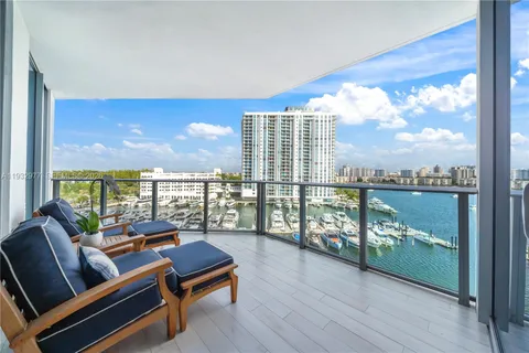 $900,000 | 17111 Biscayne Boulevard, Unit 803, North Miami Beach, FL 33160