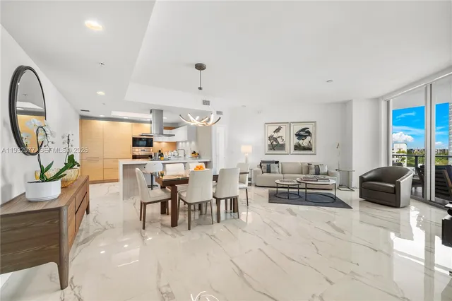 $900,000 | 17111 Biscayne Boulevard, Unit 803, North Miami Beach, FL 33160