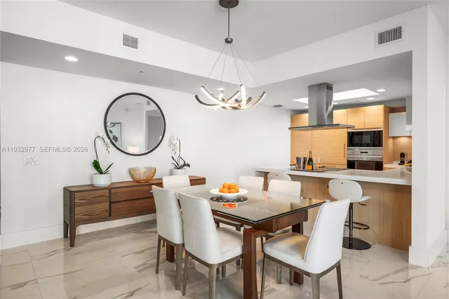 $900,000 | 17111 Biscayne Boulevard, Unit 803, North Miami Beach, FL 33160