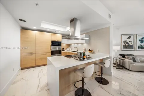 $930,000 | 17111 Biscayne Boulevard, Unit 803, North Miami Beach, FL 33160