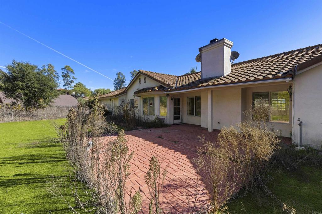 1007 Capra Way Fallbrook, CA 92028 - Photo 8 of 44 a front view of a house with a yard