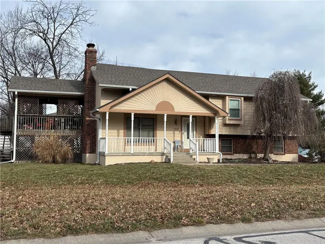 $285,000 | 1118 Northeast Deerbrook Terrace, Lee's Summit, MO 64086