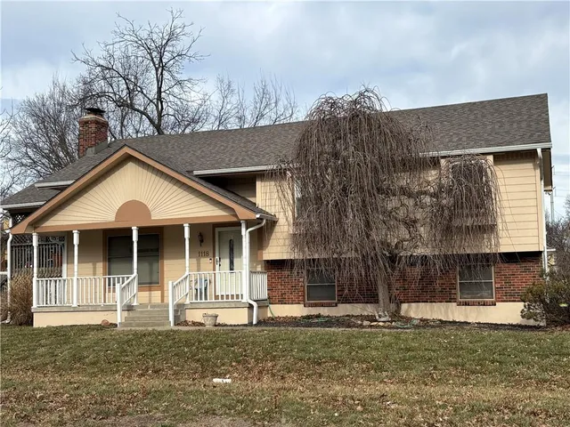 $285,000 | 1118 Northeast Deerbrook Terrace, Lee's Summit, MO 64086