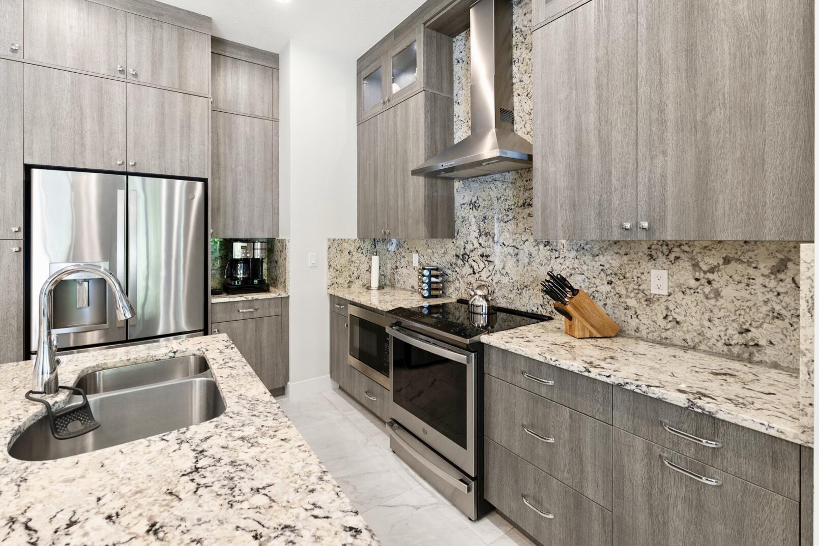 11425 Pointe Midtown Drive Palm Beach Gardens, FL 33418 - Photo 9 of 47 Custom Cabinetry