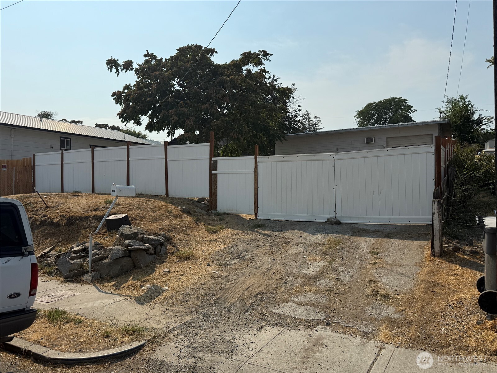 810 Cashmere Street Wenatchee, WA 98801 - Photo 12 of 12 a backyard of a house