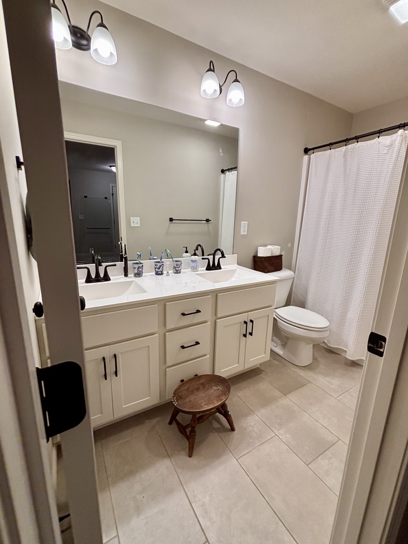718 Cole Lane Mahomet, IL 61853 - Photo 16 of 22 a bathroom with a sink toilet and shower