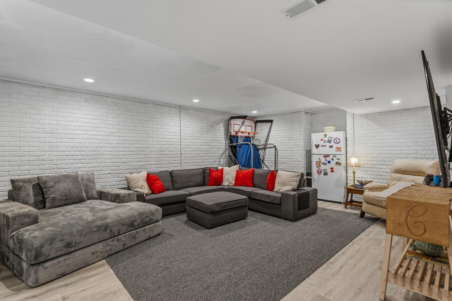 718 Cole Lane Mahomet, IL 61853 - Photo 32 of 44