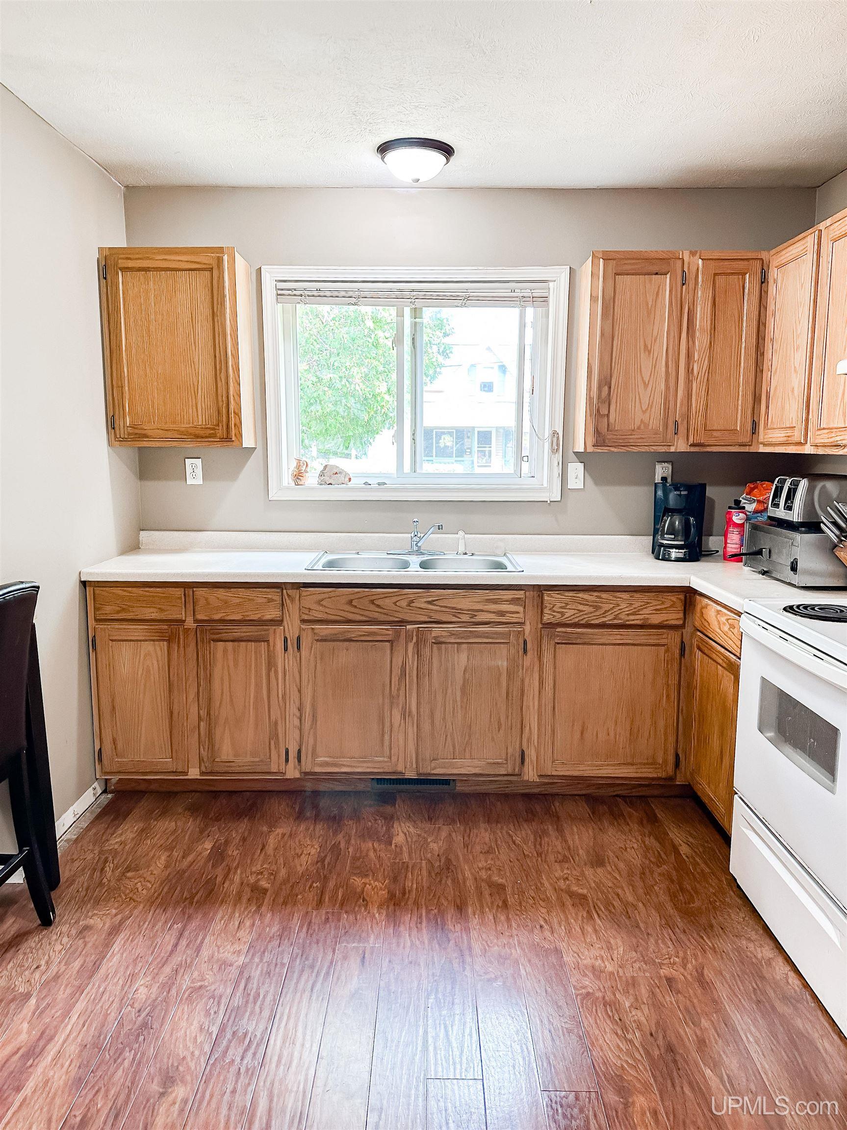 716 Cleveland Avenue Ishpeming, MI 49849 - Photo 11 of 33