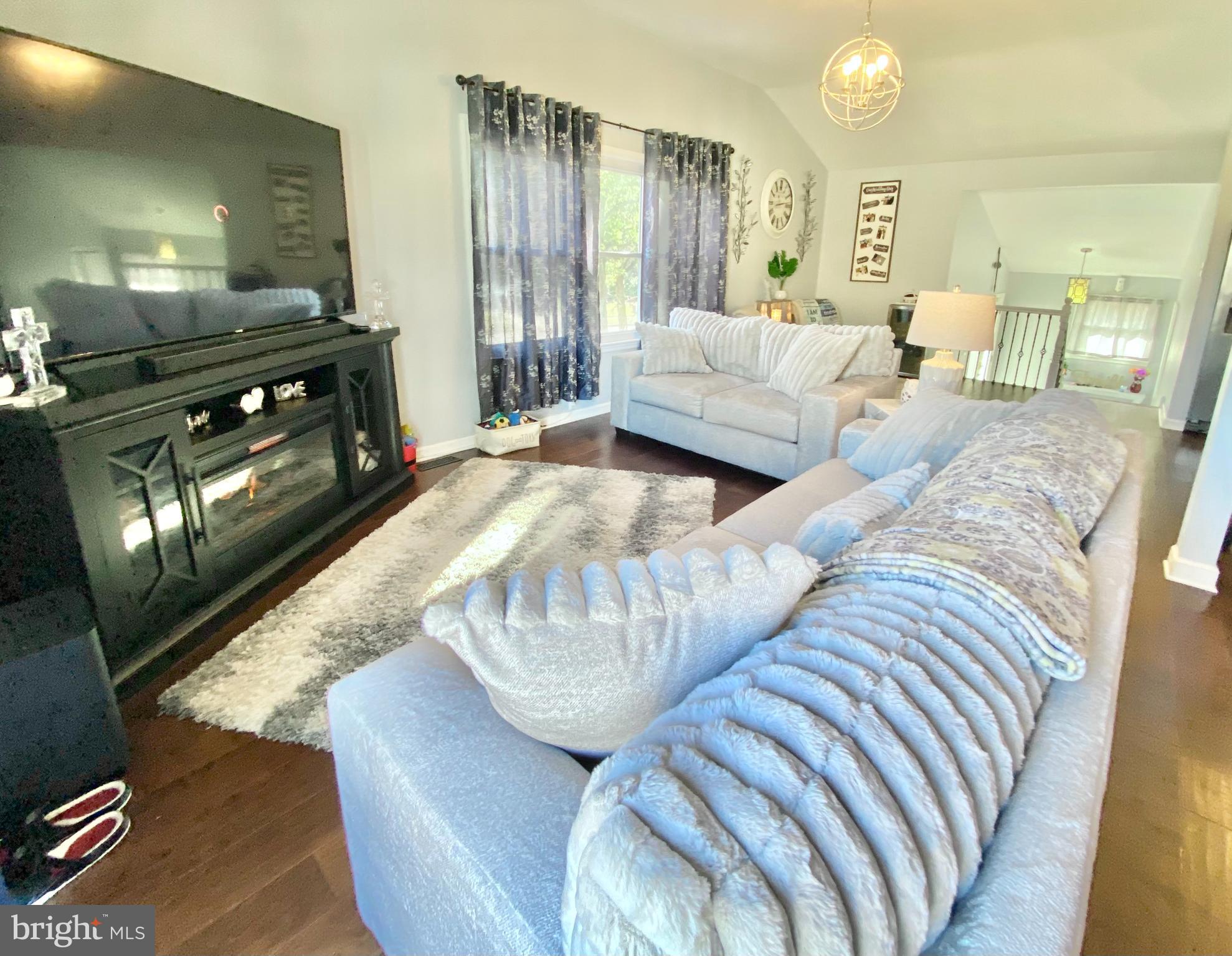 110 Dorado Avenue Sewell, NJ 08080 - Photo 7 of 31 Engineered Flooring