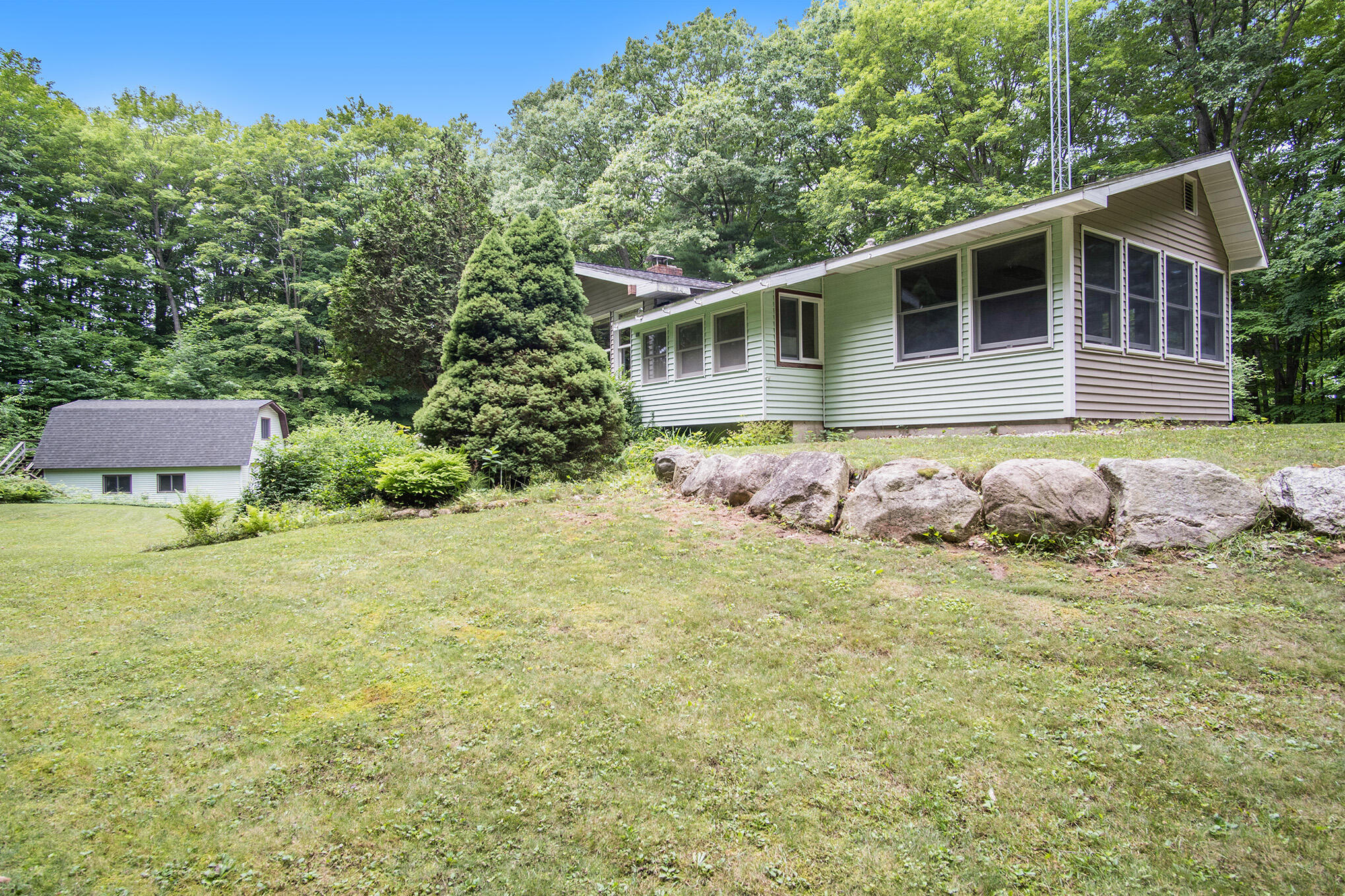 2167 Johnson Road Ludington, MI 49431 - Photo 3 of 25 DSC04312