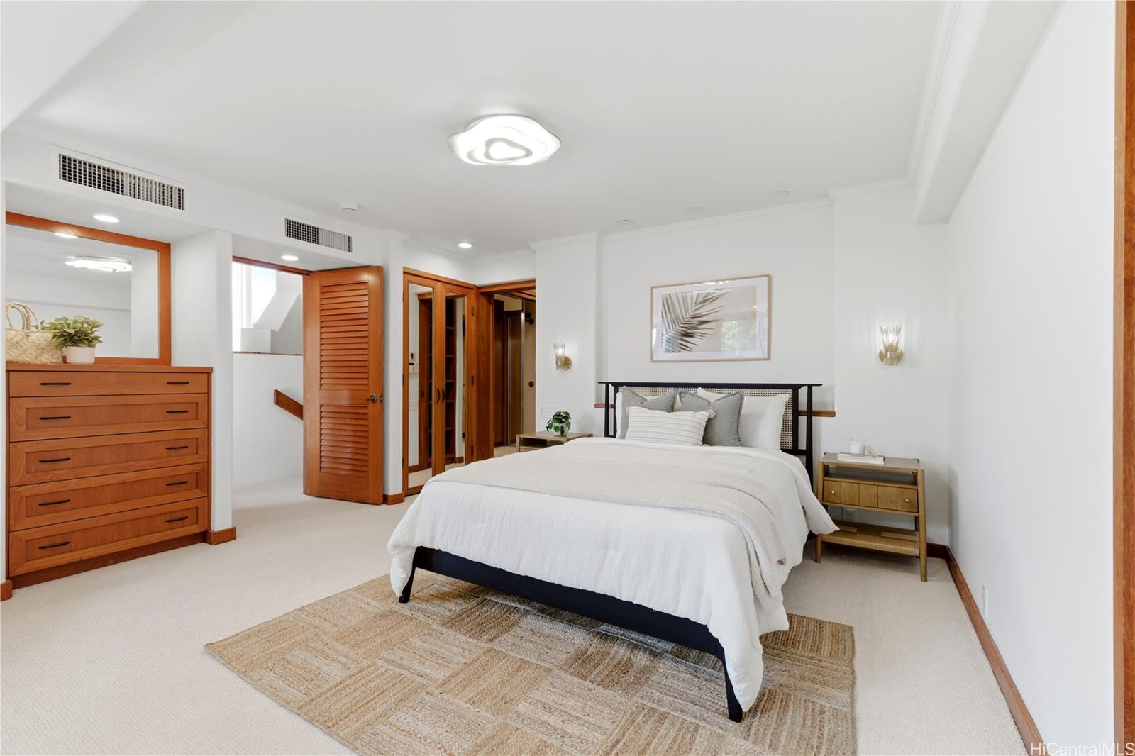 3210 Diamond Head Road, Unit 4 Honolulu, HI 96815 - Photo 14 of 25 a spacious bedroom with a bed and closet