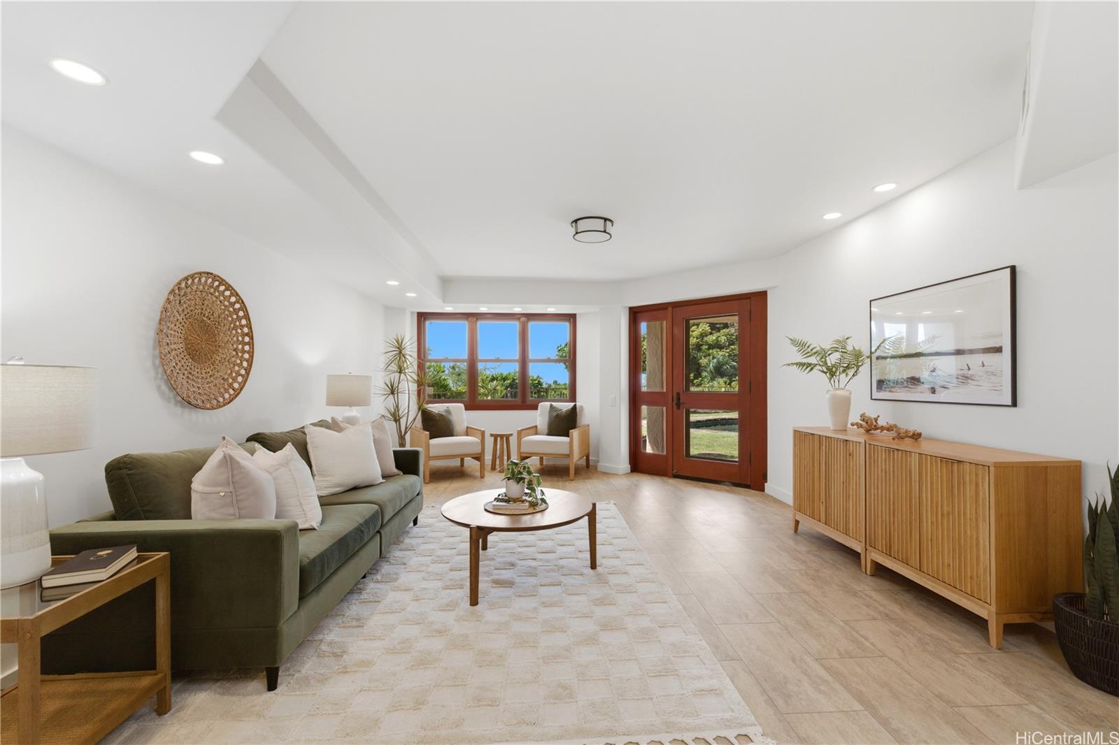 3210 Diamond Head Road, Unit 4 Honolulu, HI 96815 - Photo 16 of 25 a living room with furniture and wooden floor