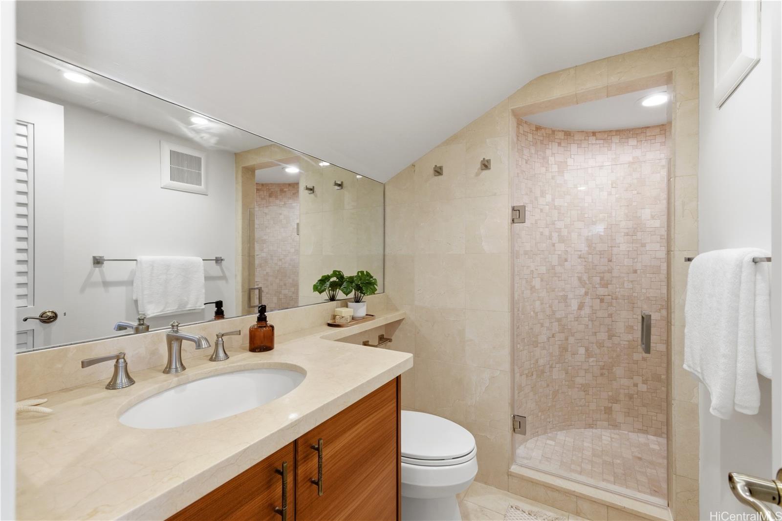 3210 Diamond Head Road, Unit 4 Honolulu, HI 96815 - Photo 19 of 25 a bathroom with a granite countertop sink toilet and shower