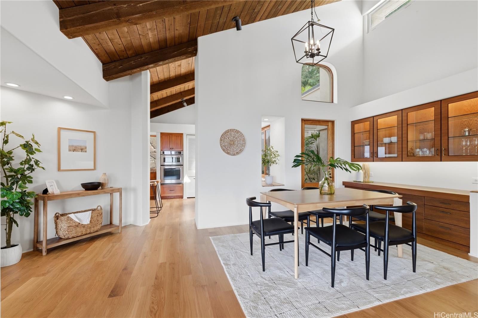 3210 Diamond Head Road, Unit 4 Honolulu, HI 96815 - Photo 7 of 25 a view of a dining room with furniture and wooden floor