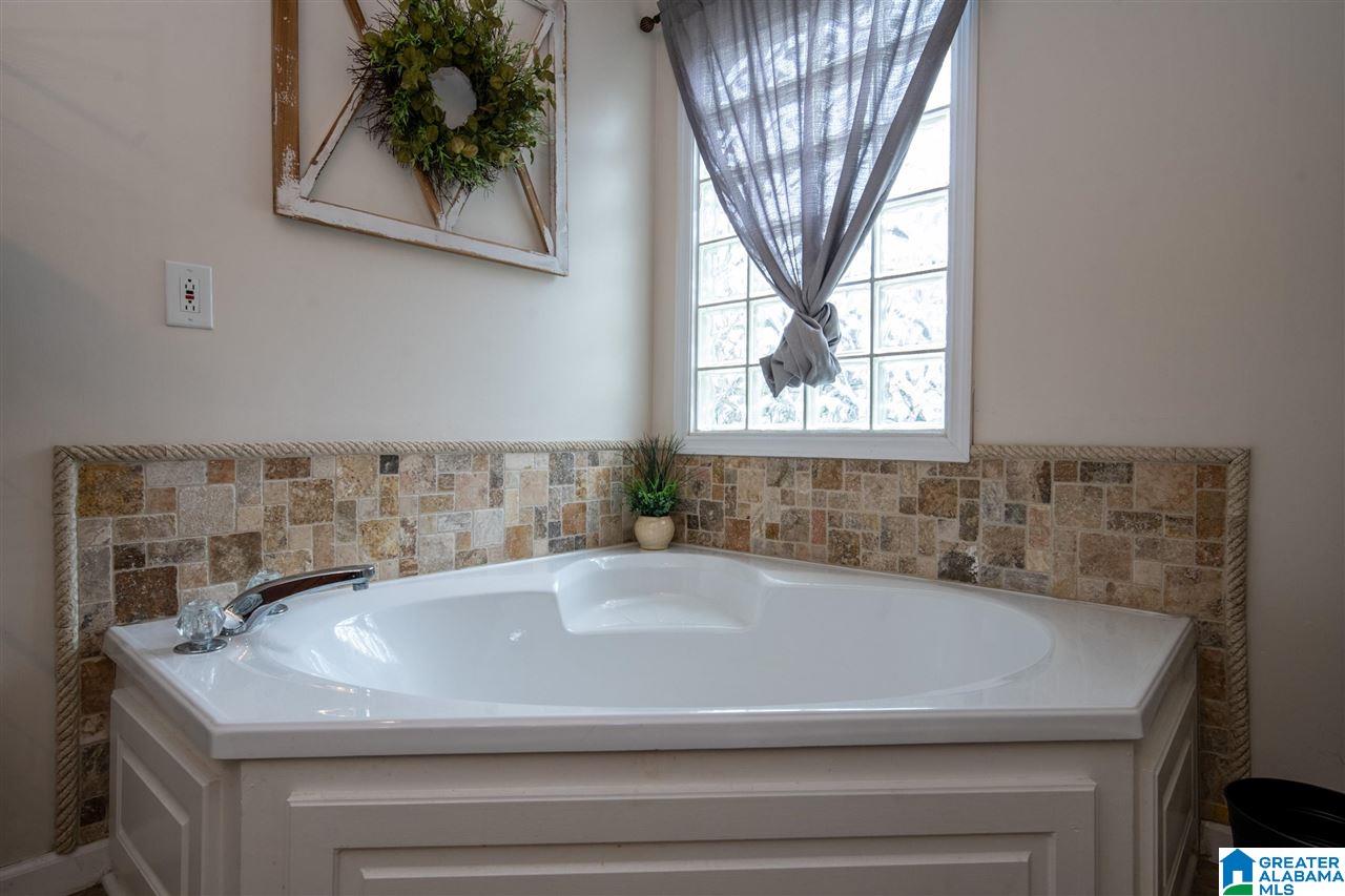 2805 Red Leaf Circle Bessemer, AL 35023 - Photo 31 of 48