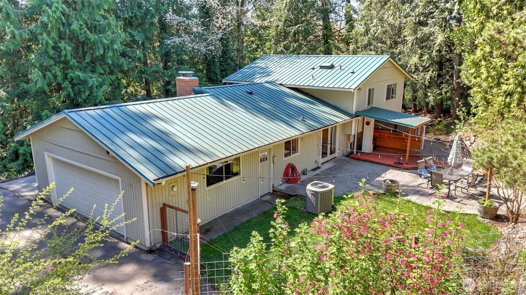 19134 Southeast May Valley Road Issaquah, WA 98027 - Photo 30 of 30 front view of a house with a yard