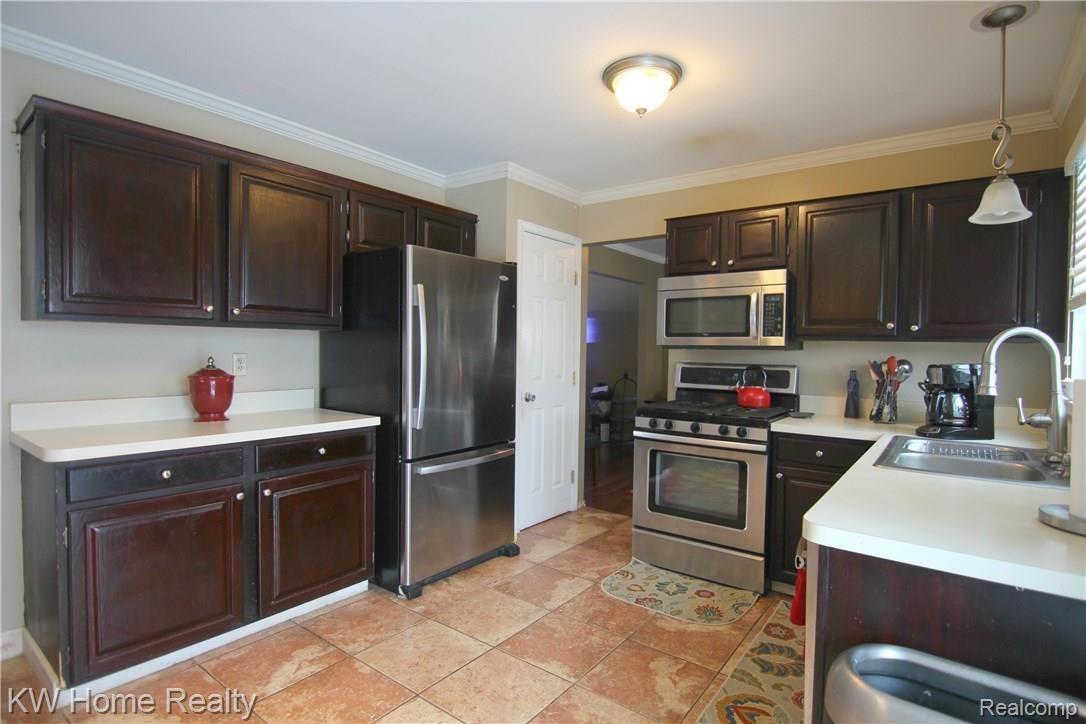 1131 Paddington Road Canton, MI 48187 - Photo 6 of 14 Paddington Rd Kitchen 2.jpg