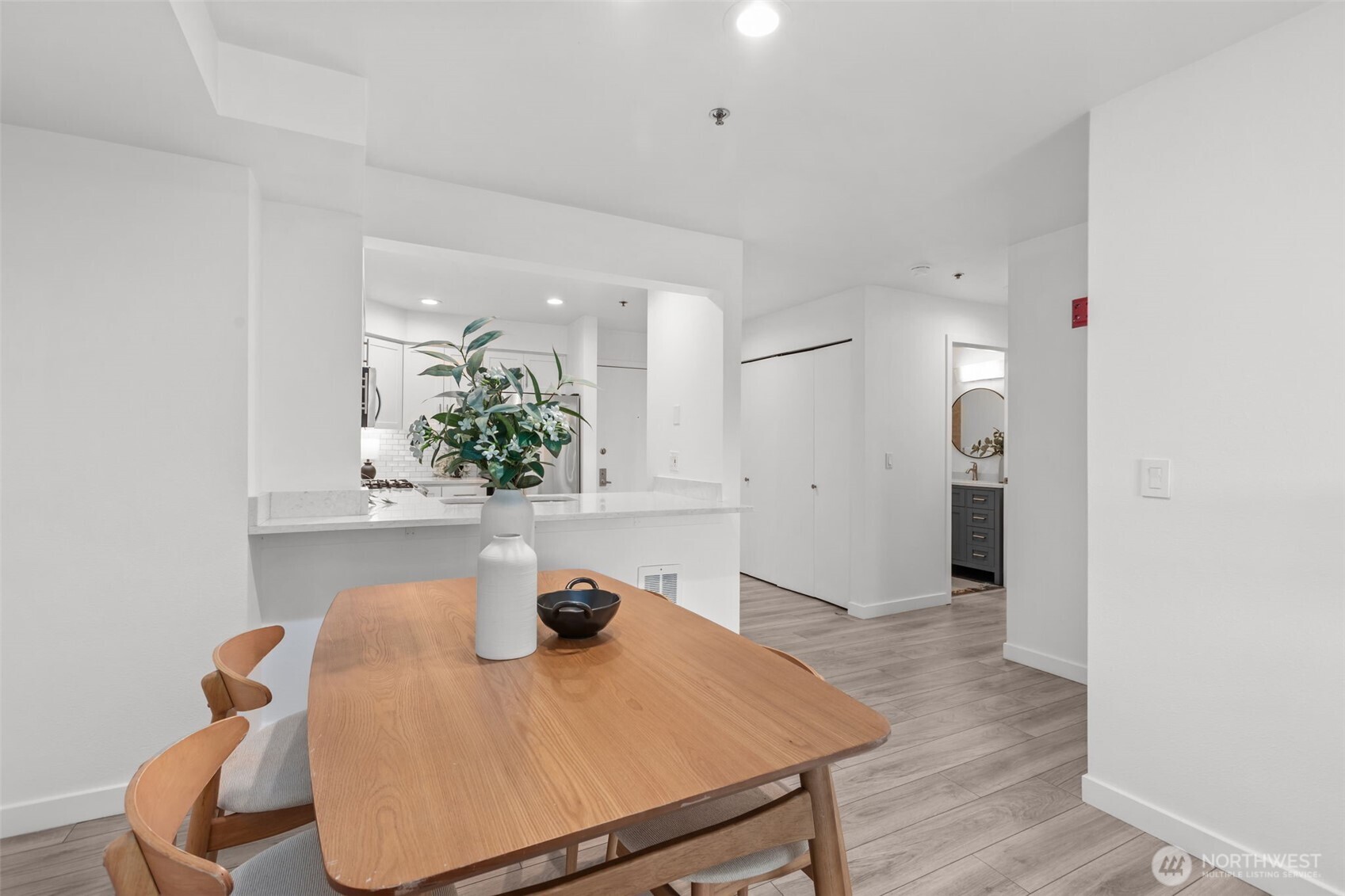 701 Galer Street, Unit 505 Seattle, WA 98109 - Photo 9 of 40