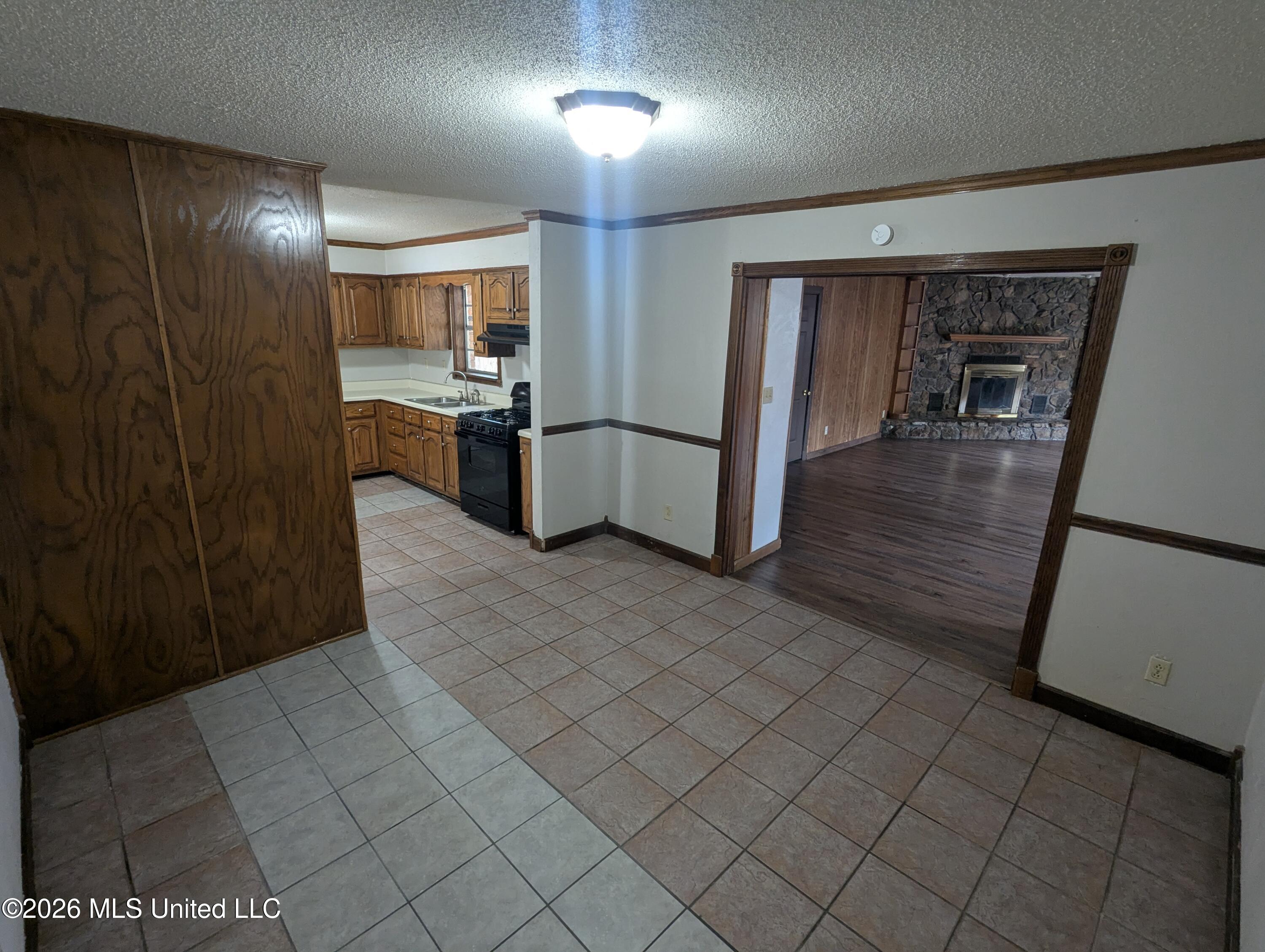 7594 Rockingham Drive Southaven, MS 38671 - Photo 3 of 16 PXL_20260429_183020580