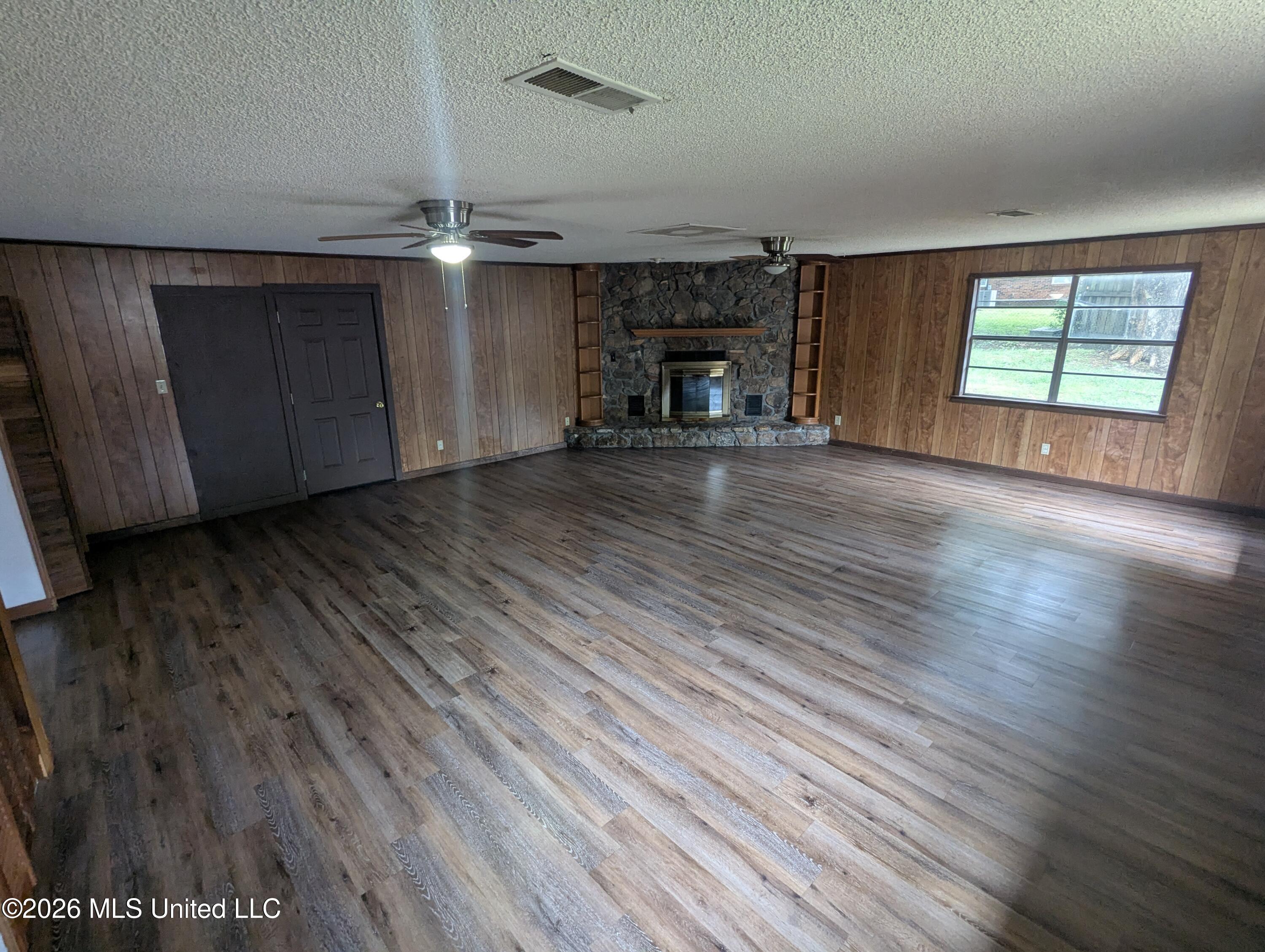 7594 Rockingham Drive Southaven, MS 38671 - Photo 4 of 16 PXL_20260429_183050723