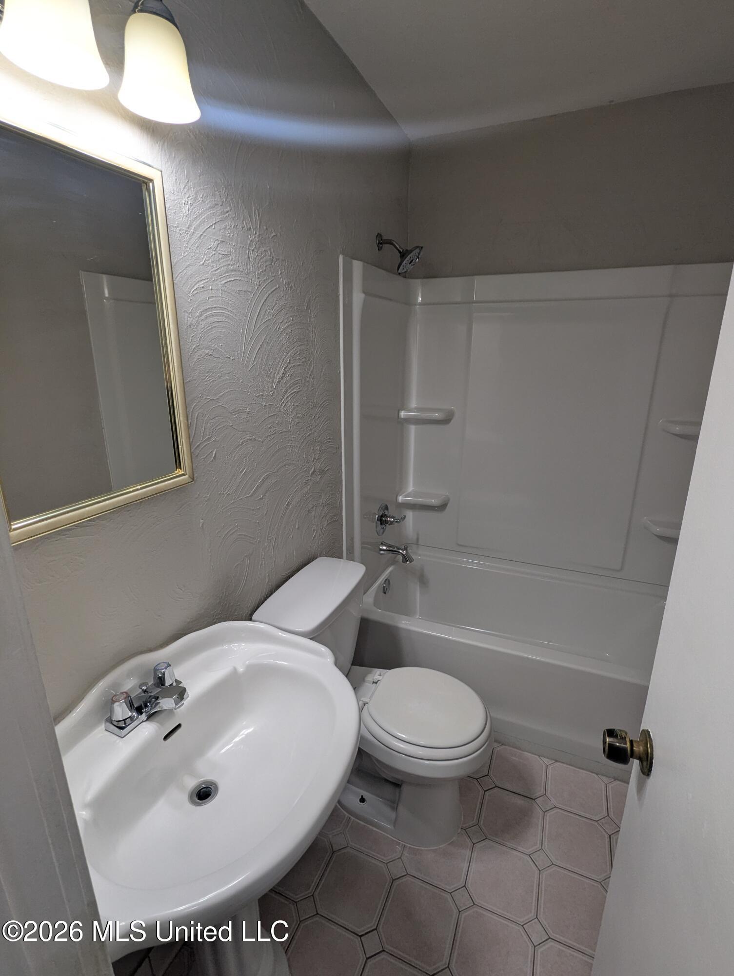 7594 Rockingham Drive Southaven, MS 38671 - Photo 9 of 16 PXL_20260429_183210473