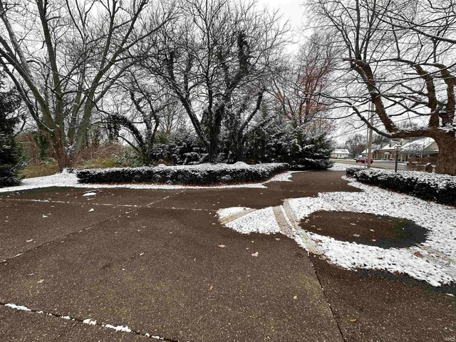 $2,000 | 4315 Stringtown Road, Evansville, IN 47711