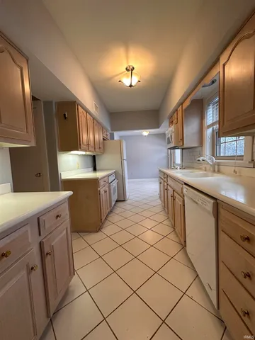 $2,000 | 4315 Stringtown Road, Evansville, IN 47711