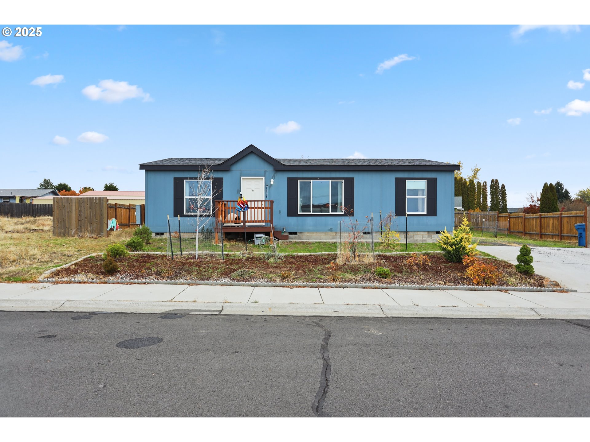 a view of a house with a outdoor space
