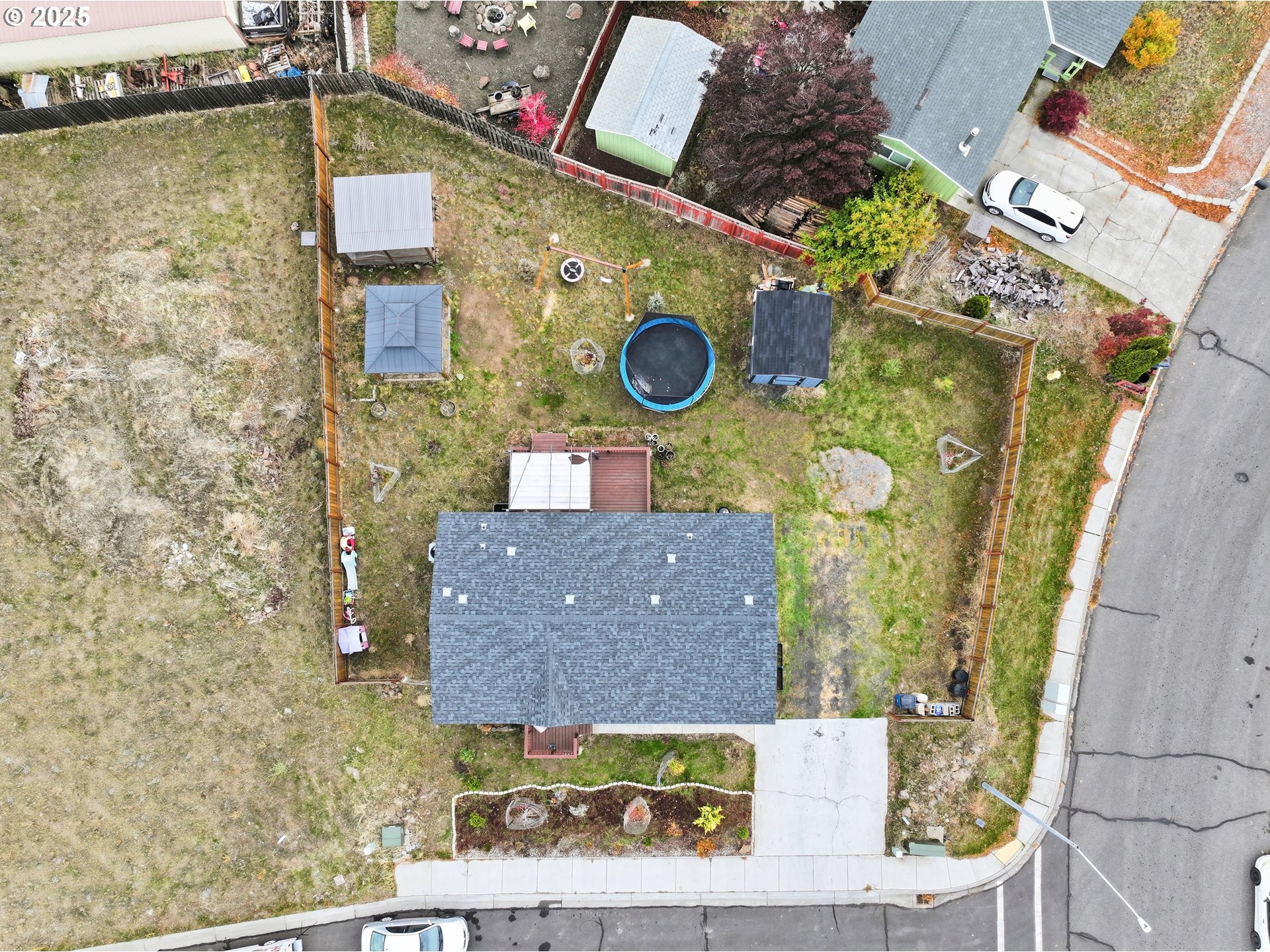 1924 Jaxon Street Goldendale, WA 98620 - Photo 24 of 24 aerial view of a house with a yard