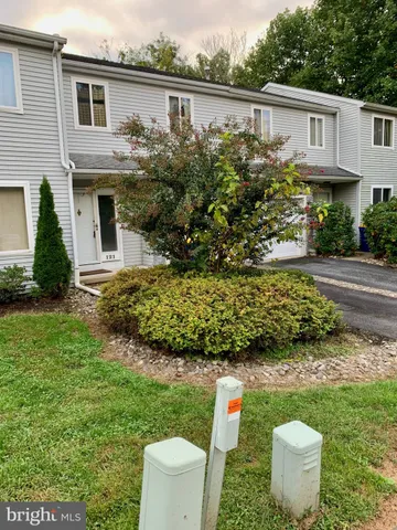 a view of a house with a yard and plants