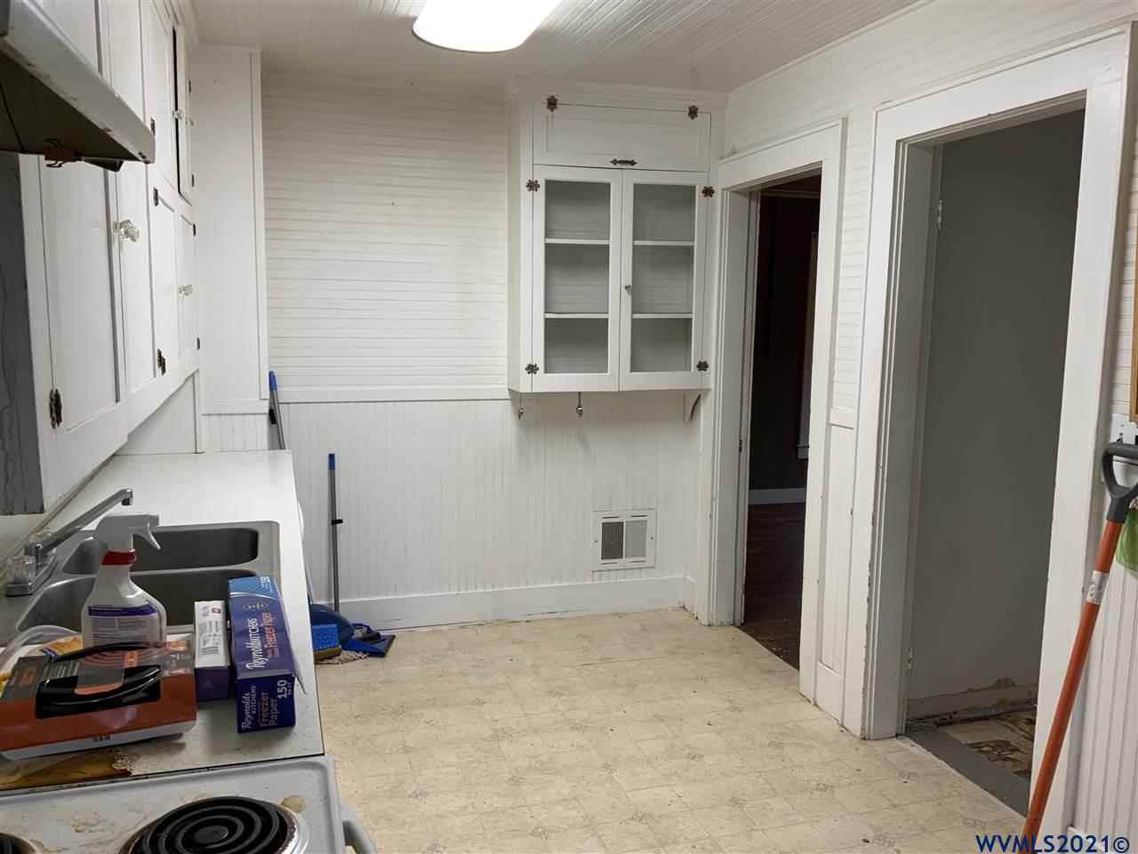 1089 Southwest Church Street Dallas, OR 97338 - Photo 21 of 35 Gallery Image 21