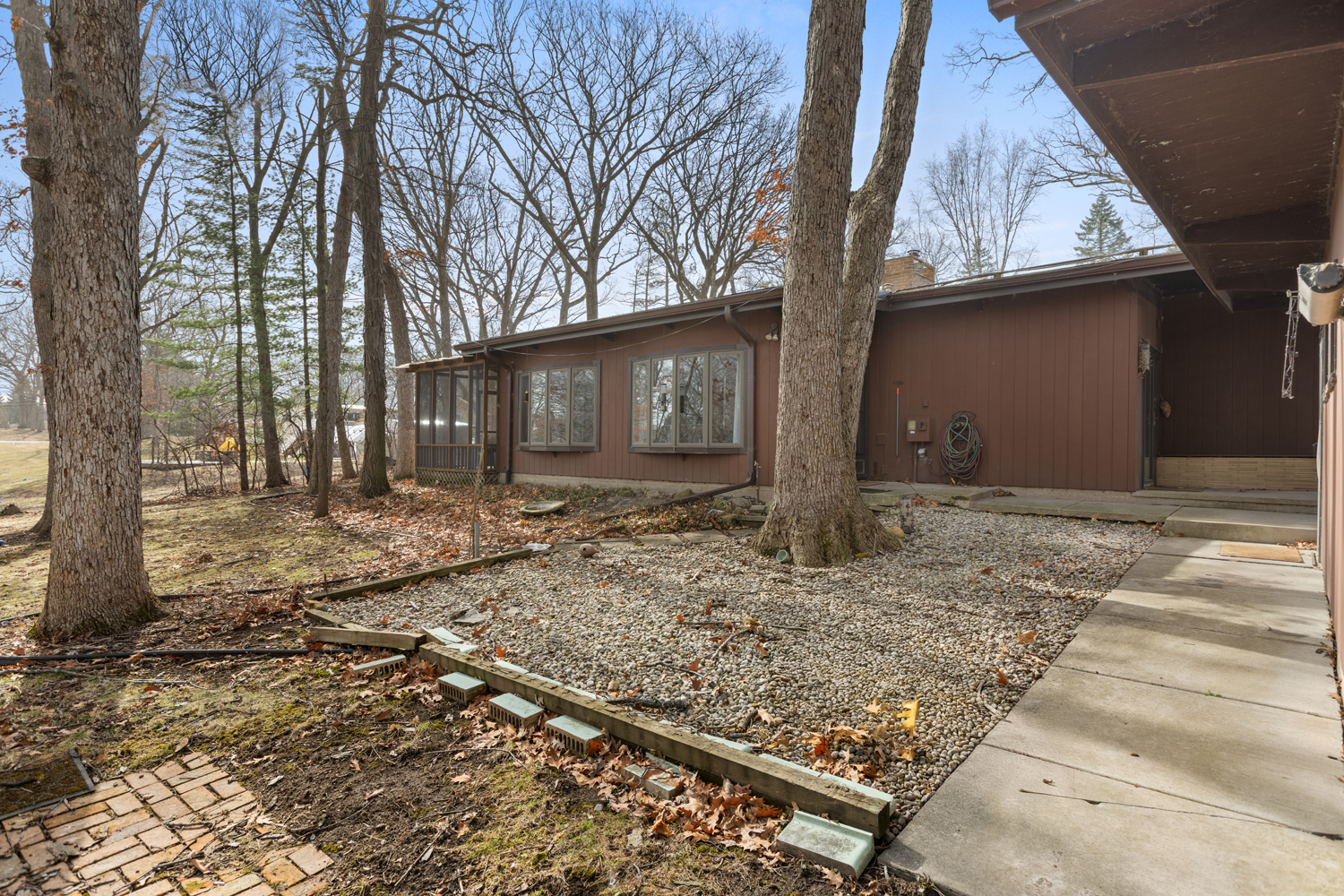 99 Gromer Road Elgin, IL 60120 - Photo 41 of 47 a front view of house with yard