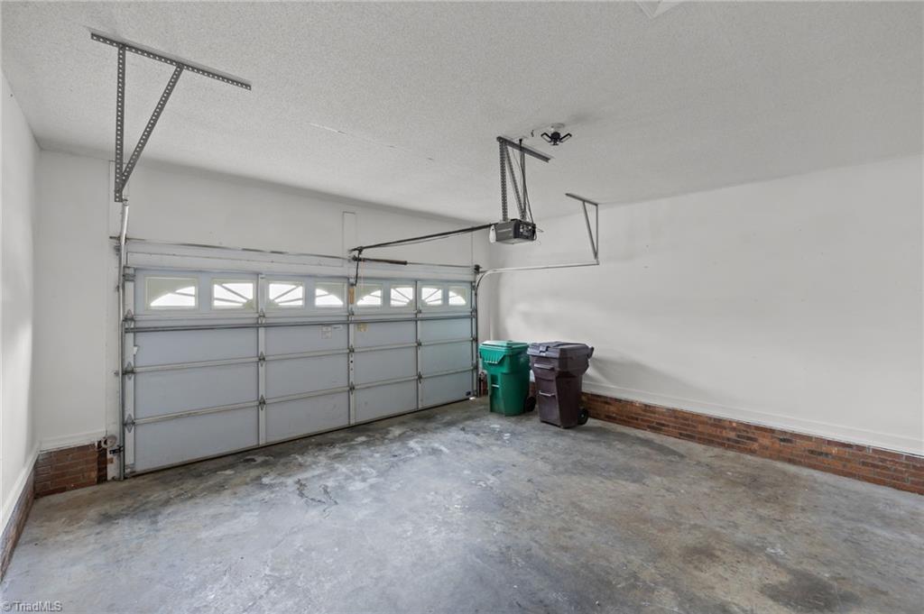 2017 Priya Street Thomasville, NC 27360 - Photo 27 of 31