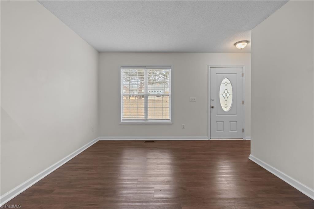 2017 Priya Street Thomasville, NC 27360 - Photo 5 of 31