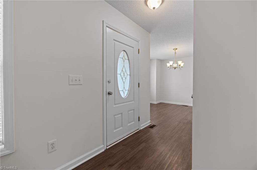 2017 Priya Street Thomasville, NC 27360 - Photo 6 of 31