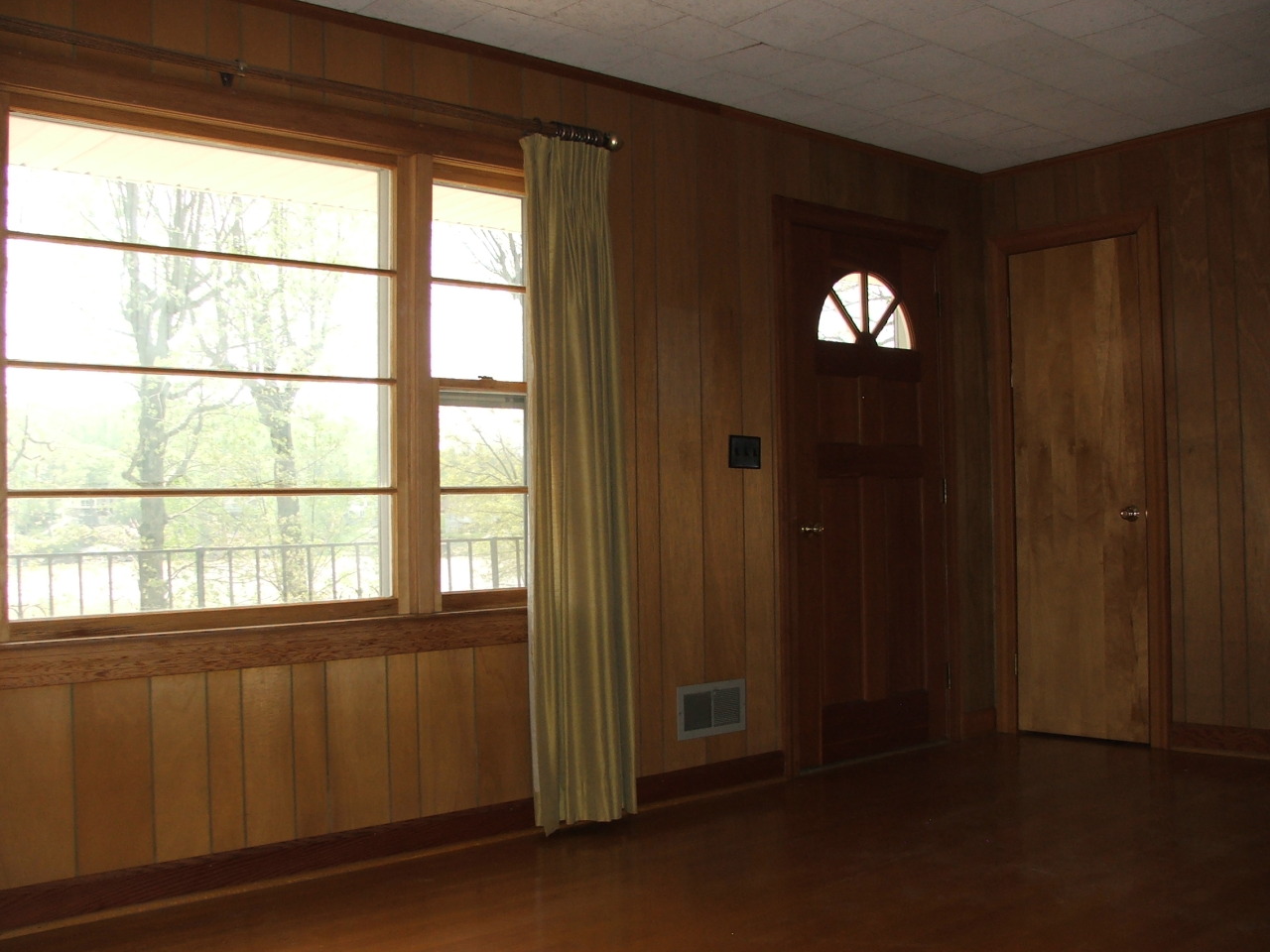 1125 Long Horne Road Union Hall, VA 24176 - Photo 11 of 19 1125 Longhorn Rd living room 02