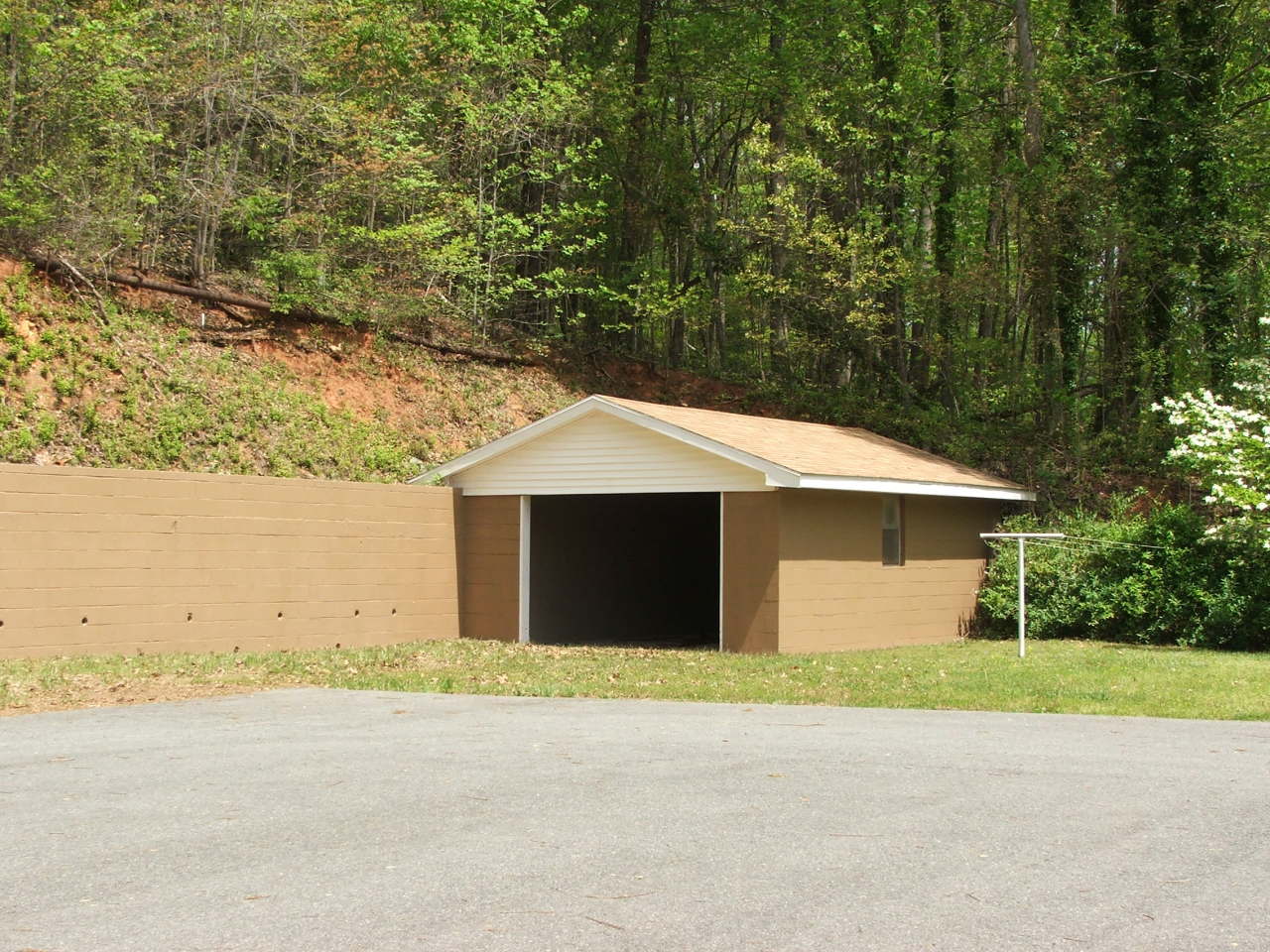 1125 Long Horne Road Union Hall, VA 24176 - Photo 3 of 19 1125 Longhorn Rd garage