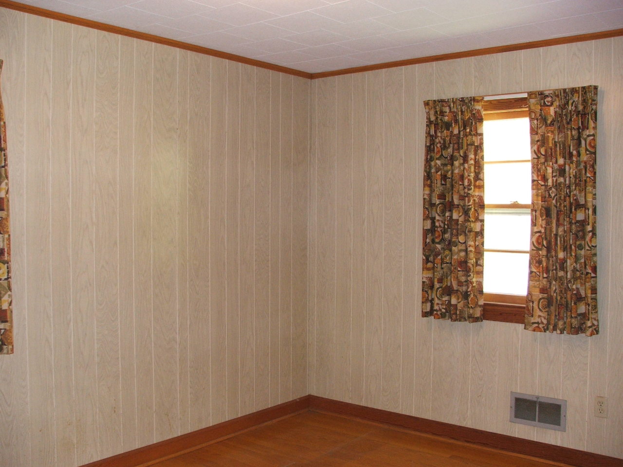 1125 Long Horne Road Union Hall, VA 24176 - Photo 9 of 19 1125 Longhorn Rd bedroom