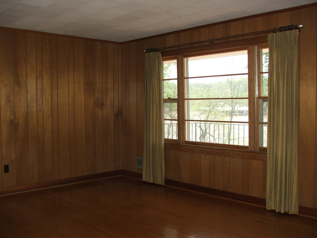 1125 Long Horne Road Union Hall, VA 24176 - Photo 10 of 19 1125 Longhorn Rd living room 01