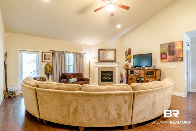 7145 Pierson Drive Mobile, AL 36619 - Photo 3 of 21 4