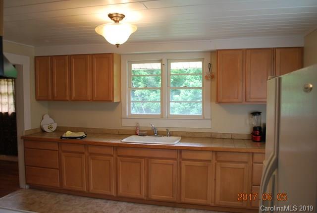 360 Spring Street Marion, NC 28752 - Photo 10 of 31