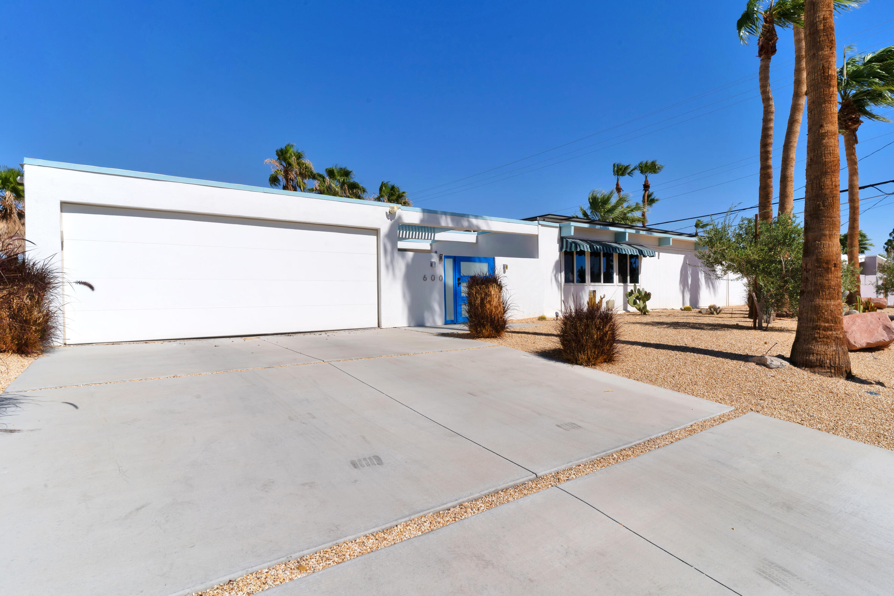 600 East Alexander Way Palm Springs, CA 92262 - Photo 43 of 43 a view of a street with a garage