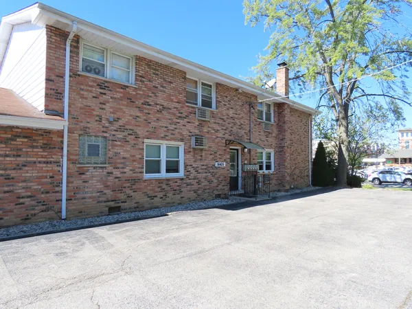 $2,100 | 14405 South Ravinia Avenue, Unit 1S, Orland Park, IL 60462