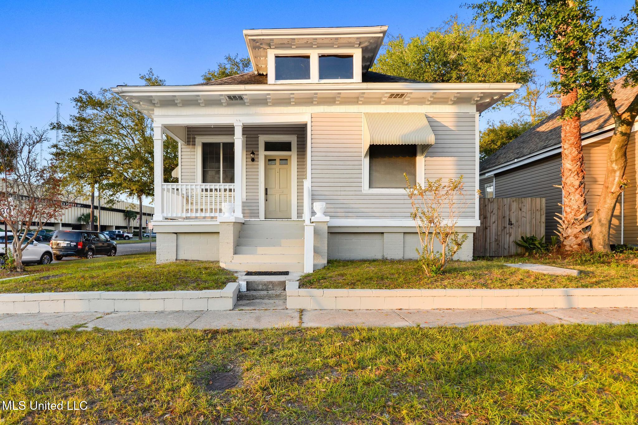 1702 23rd Avenue Gulfport, MS 39501 - Photo 2 of 23 001