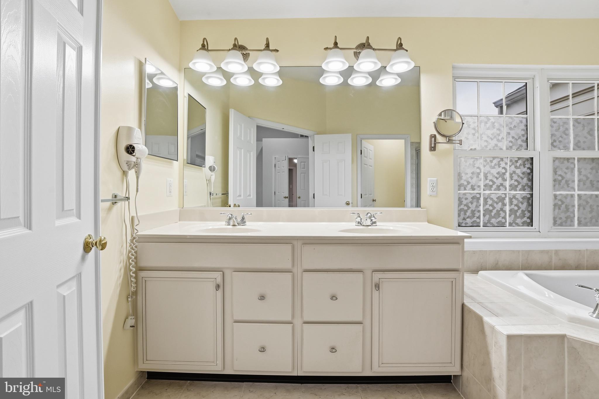25382 Whippoorwill Terrace Chantilly, VA 20152 - Photo 40 of 46 BATHROOM