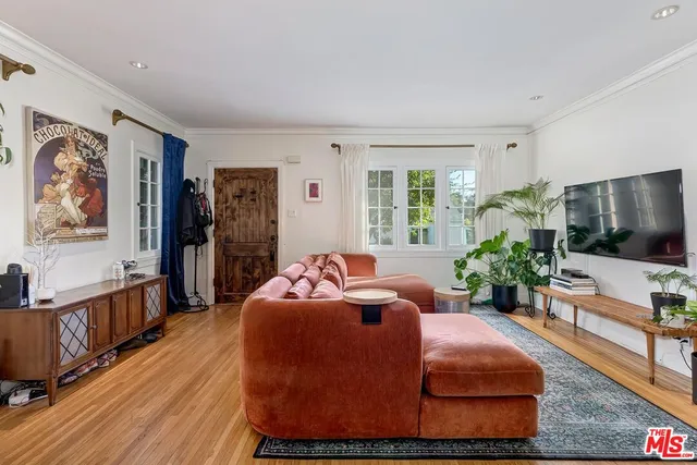a view of a livingroom and dining room