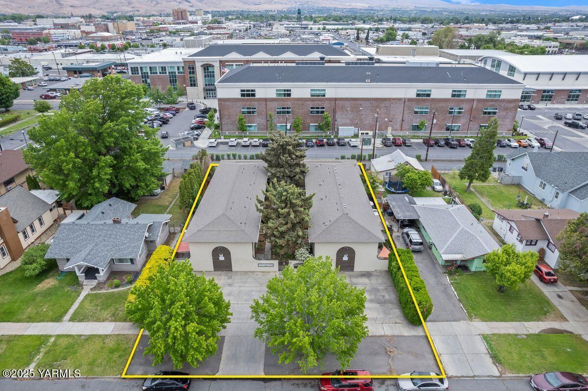 207 South 8th Avenue, Unit 7 Yakima, WA 98902 - Photo 27 of 32 an aerial view of multiple houses with yard