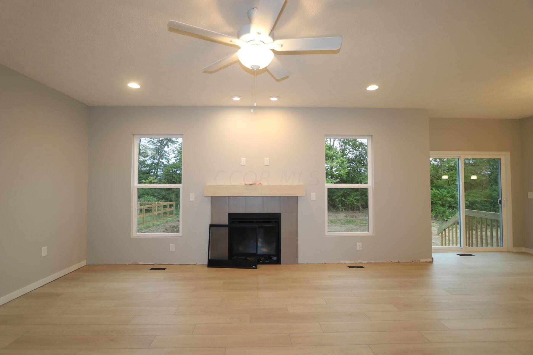 32 Erin Hls Road Commercial Point, OH 43116 - Photo 3 of 25 Living Room
