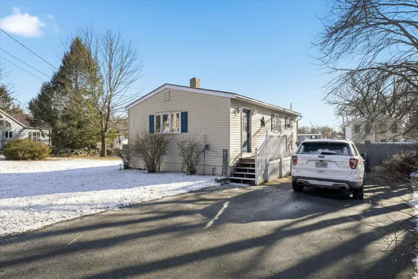 $350,000 | 19 Erskine Street, Manchester, NH 03104