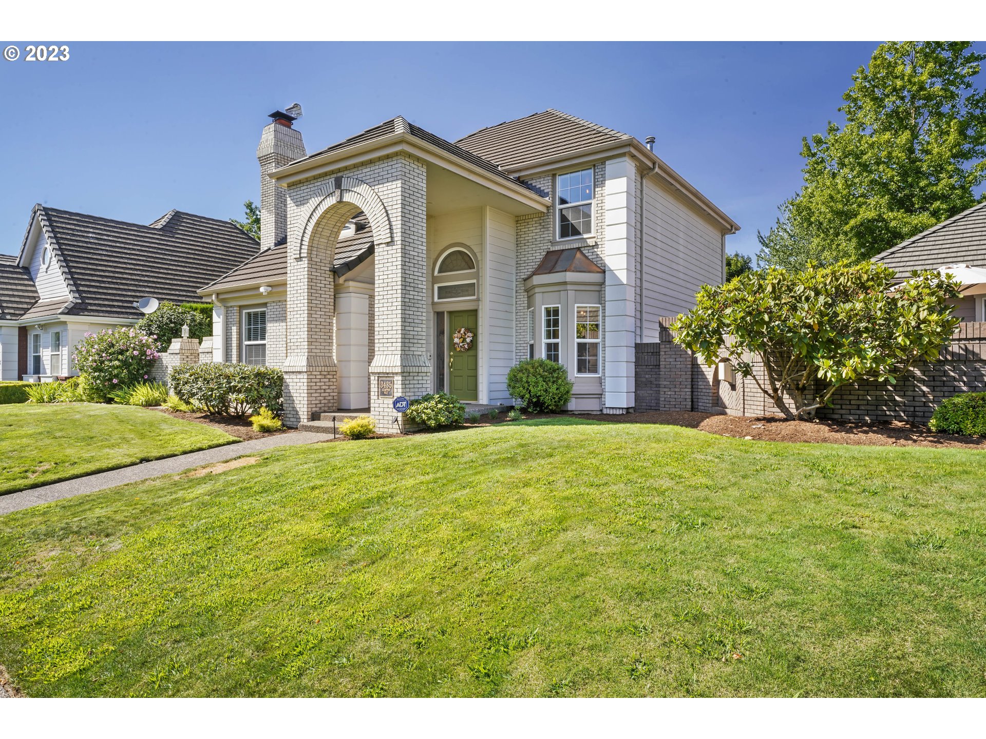 3435 Hampton Way Eugene, OR 97401 - Photo 1 of 46 a front view of a house with garden